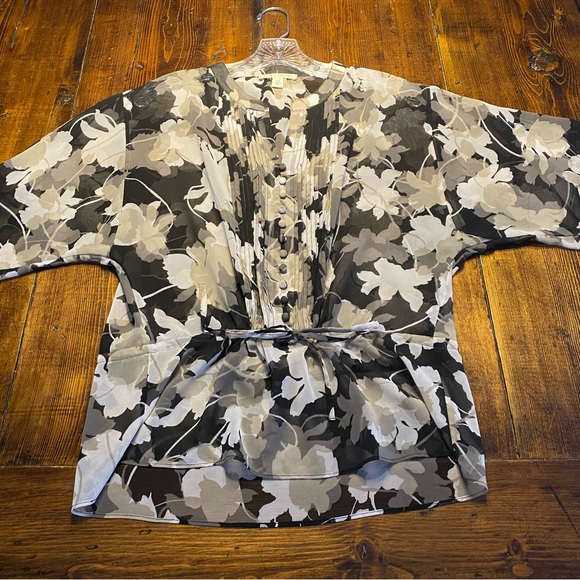 Banana Republic blouse - Picture 3 of 4